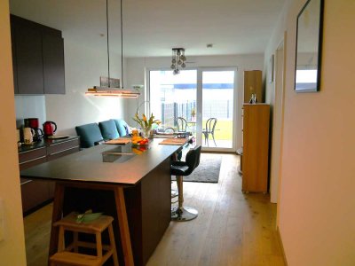 Schicke 2 Zimmer ETW mit EBK, Gäste Bad, Terrasse und Gartenanteil