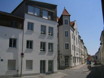 2-Zi.-Whg., Bad, EBK, ca. 57m², 2. OG, Balkon, IN-Altstadt