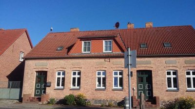 Charmantes Bauernhaus mit 8 Zimmern und Garage in Userin