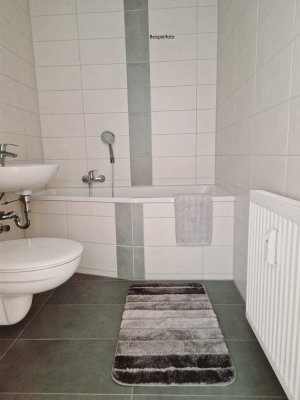 Frisch sanierte 3- Raumwohnung mit Balkon ab November 2025 Am Sportpark 24 verfügbar!