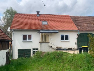Wohnhaus mit angrenzender Scheune/Werkstatt in Aresing OT Unterweilenbach!