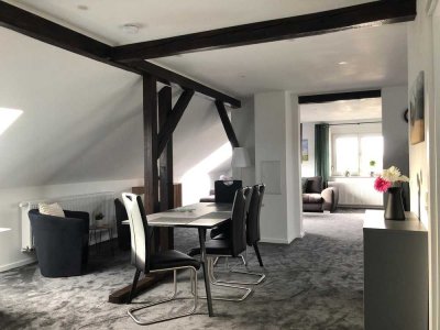 Moderne, vollausgestattete Dachgeschosswohnung – möbliert & bezugsfertig
