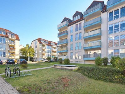 Laminat – Balkon - Wannenbad - EBK möglich - Pkw-Stellplatz - 2 Zimmer Wohnung in Freiberg mieten
