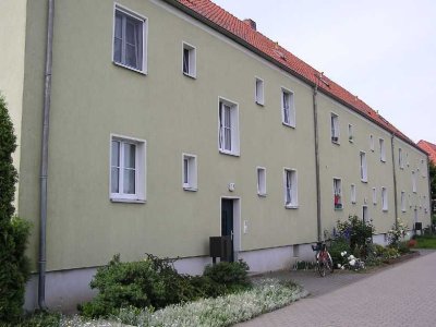 Im Grünen zu Hause: 2-Zimmer-Wohnung mit Badewanne