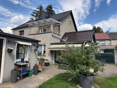 Unter 300.000 €. 100qm Doppelhaushälfte auf über 600 qm. Pool, Nebengelass uvm.