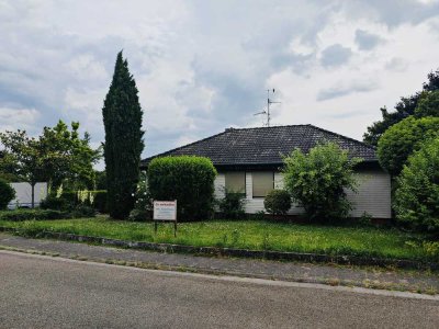 Familientraum: Bungalow mit großem Garten in Toplage von Gau-Bischofsheim