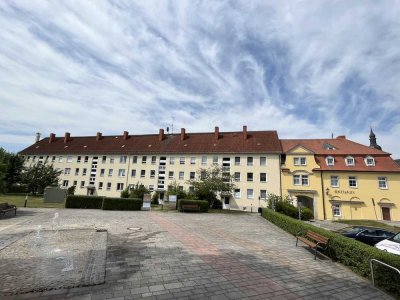 Wohnen am Schloss in zentraler Lage! Sanierte 2-Zimmer-Hochparterre-Wohnung in Weißenborn