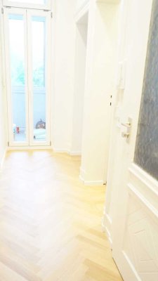 Schöne,  sanierte 3-Zimmer-Altbauwohnung mit EBK, Loggia + Balkon nahe KA-Zentrum