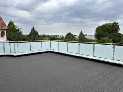 Ansprechende 2-Zimmer-Wohnung mit gehobener Innenausstattung und großer Aussichts-Terrasse