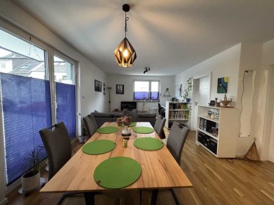 Schicke, helle, teilmöbilierte 2 ZKB Neubauwohnung, 53 qm, MFH, TG, ruhige, zentr. Lage