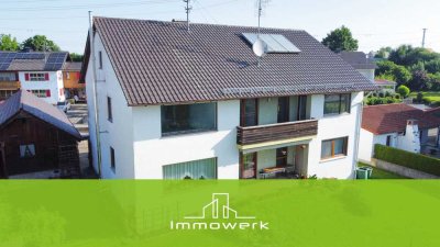 Attraktiv für Eigennutzer und Anleger: großzügige OG-Wohnung mit Garten und zwei Garagen