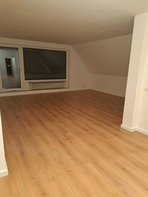Charmante 3-Zimmer Dachgeschosswohnung mit Balkonen und Gartennutzung in Hamburg-Rahlstedt