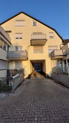 Geräumige 2,5 Zimmer Souterrain Wohnung mit Terrasse in Frechen Zentrum