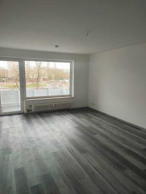 Helle 4-Zimmer-Wohnung mit Balkon im 3. Stock in Duisburg-Friedrich-Ebert-Straße