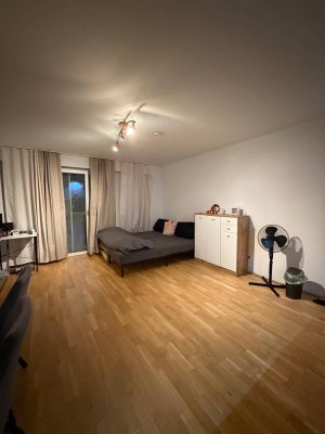 Ruhige, voll möblierte wohnung mit Balkon.