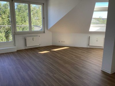 Top sanierte 2 Zimmer Dachgeschosswohnung Berlin Karow mit Balkon ab sofort!