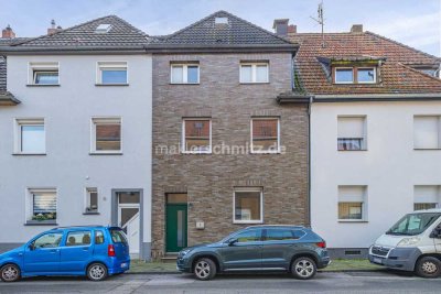 GEPFLEGTES REIHENMITTELHAUS MIT SÜDTERRASSE UND GARTEN!