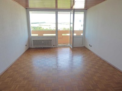 Preisgünstige und Barriere freie 3 Zimmer Wohnung mit Balkon und Stellplatz in gepflegter Anlage