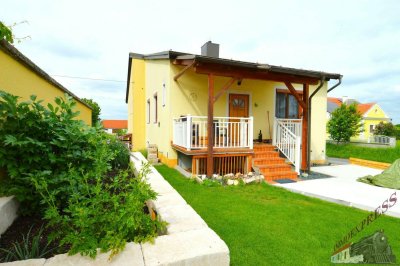 Saniertes Einfamilienhaus mit hochwertiger Ausstattung und großem Garten + 90 m² Gartenhaus