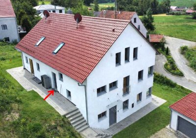 Mitbewohner/in gesucht ! Neuwertige 2-Zimmer-Whg. im DG einer Doppelhaushälfte