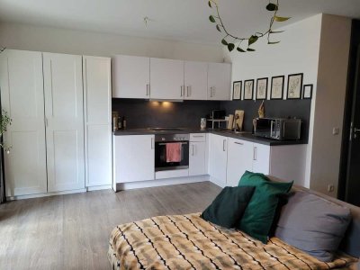 Großzügige 1-Zimmer-Wohnung mit Küche u.  wunderschönem Garten