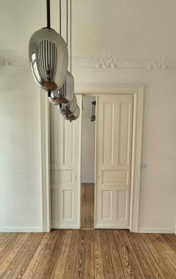 Schicke & teilsanierte 4-Zi.-Wohnung mit 3 Balkonen in ruhiger  und urbaner Lage Bergedorfs