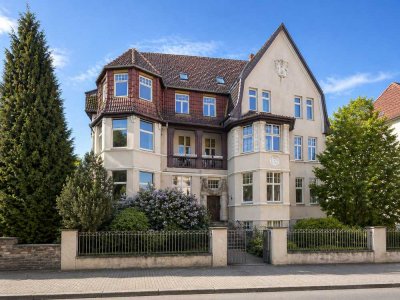 Traum-Altbauwohnung(175 m²) !!kein Renovieren!! bezugsfertig, zzgl. teilausgebautem DG(60m²)