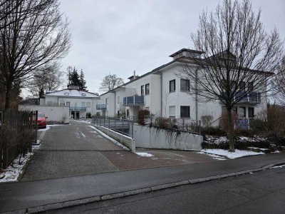 Lichtdurchflutete Dachgeschosswohnung mit Balkon in ruhiger Lage