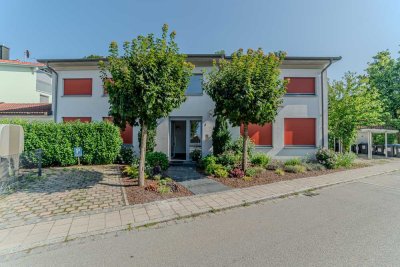 Sehr schöne 2 Zimmerwohnung mit Balkon und Einbauküche