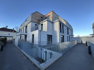 Erstbezug: 3 Zimmer-Mietwohnung mit sonnigen Terrassenflächen und Garten