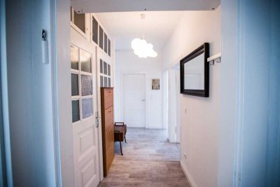 Wunderschöne Altbauwohnung im 1.OG - ruhig, grün, zentral.