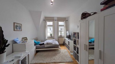 Perfekte Lage, WG-Zimmer, 2 Balkone, nette Mitbewohnerin – ideal für Studium, Praktikum