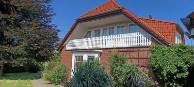 Wohnen mit Komfort: Großzügiges Einfamilienhaus mit Doppelgarage und idyllischem Garten