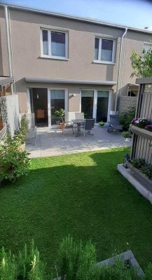 Neuwertiges Reihenmittelhaus in Eschenau – ab sofort bezugsfähig