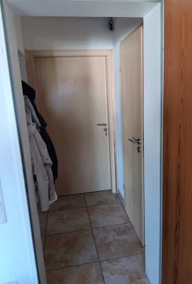 Attraktive und vollständig renovierte 2-Raum-DG-Wohnung in Winterscheid