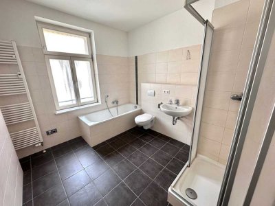 Großzügiges Wohnen mit Balkon, Einbauküche und Tageslichtbad!