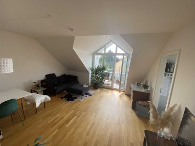 Moderne 2-Zimmer-Wohnung mit Dachterrasse, TG und Außenstellplatz sowie Kellerabteil in Germering