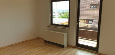 Sonnige 2-Zimmer-Wohnung mit Balkon und Einbauküche in Esslingen