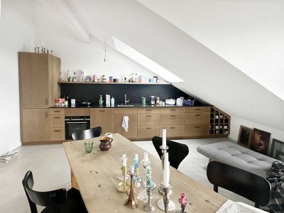 Exklusive und stilvolle 103 m2 gr. 3-Zimmer DG Wohnung mit 2 Balkonen in Rimsting