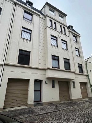 Zentrale 4-Zimmer-Wohnung in einem modernisierten Mehrfamilienhaus