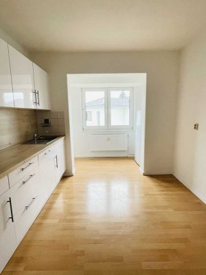 ***Tolle 3-Raumwohnung mit Einbauküche in ruhiger Lage***