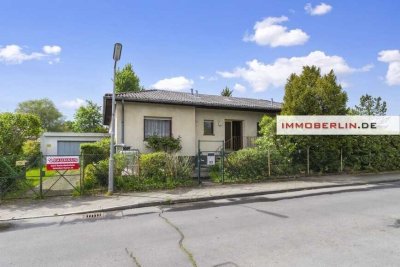 IMMOBERLIN.DE - Sehr familienfreundlicher Bungalow mit Südwestgarten in ruhiger Lage