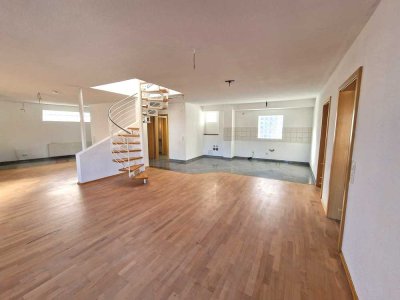 Stadtleben trifft Freiluft-Oase: Maisonette mit 45 m² Dachterrasse