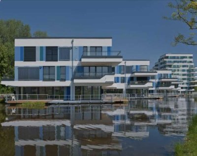 Exklusive Wohnung im IBA WaterHouse, mit einer Wasserterrasse und zwei Balkonen auf der Elbinsel
