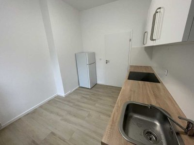 Erstbezug: Helle, möblierte, vollständig renovierte 2-Raum-Wohnung (Mietdauer max. 2 Jahre)
