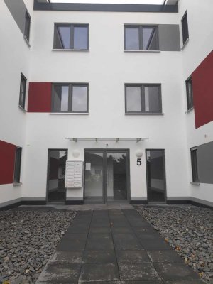 Nachmieter gesucht:  Moderne 2-Zimmer-Wohnung mit Einbauküche, Terrasse, Garten und Tiefgaragenstell