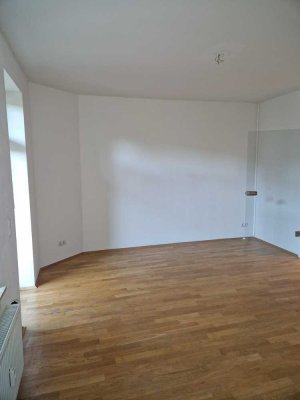 hochwertig sanierte Wohnung mit Balkon zum sofortigen Bezug