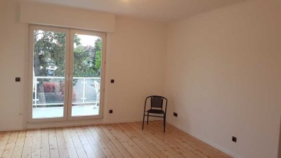 Ungewöhnlich geschnittene 2-Zimmer-Wohnung mit Dachstudio und Balkon in Mainz