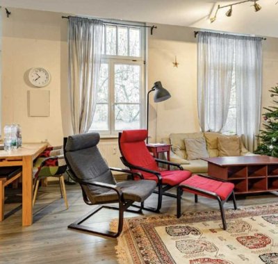 Stilvoll renovierte 4-Zimmer-Altbauwohnung mit 140 m², Tageslichtbad, Einbauküche, Gäste-WC,
