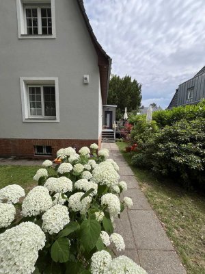Helle, geschmackvolle 2 bzw. 2,5-Zimmer-Wohnung in Berlin Konradshöhe (Reinickendorf)